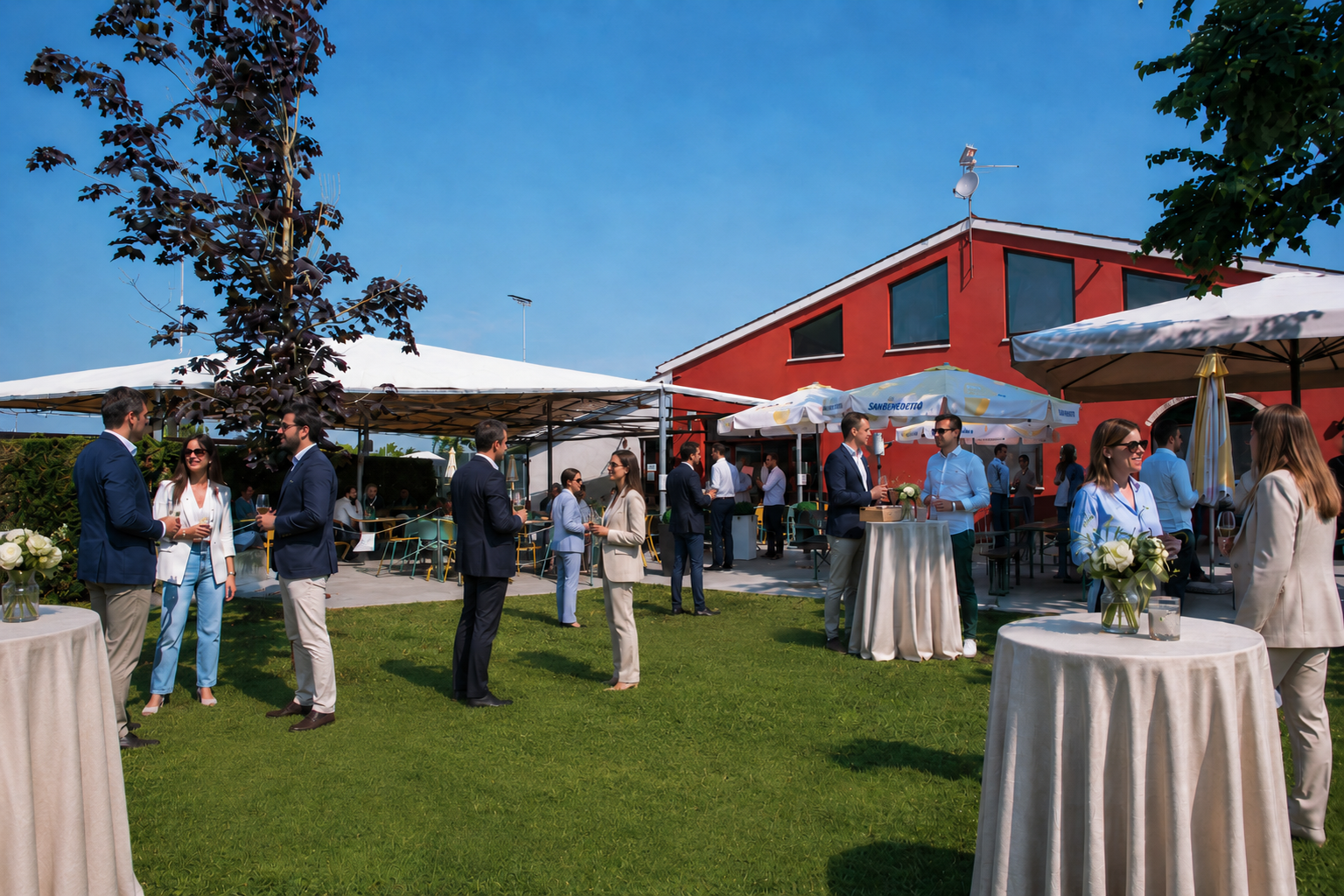 Evento aziendale con aperitivo nel giardino del Village